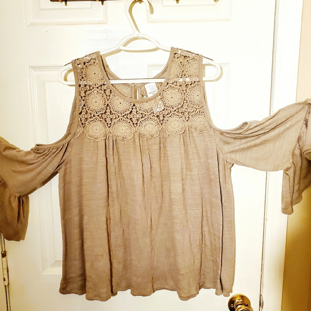 Time and Tru Blouse Peep-Hole Shoulders